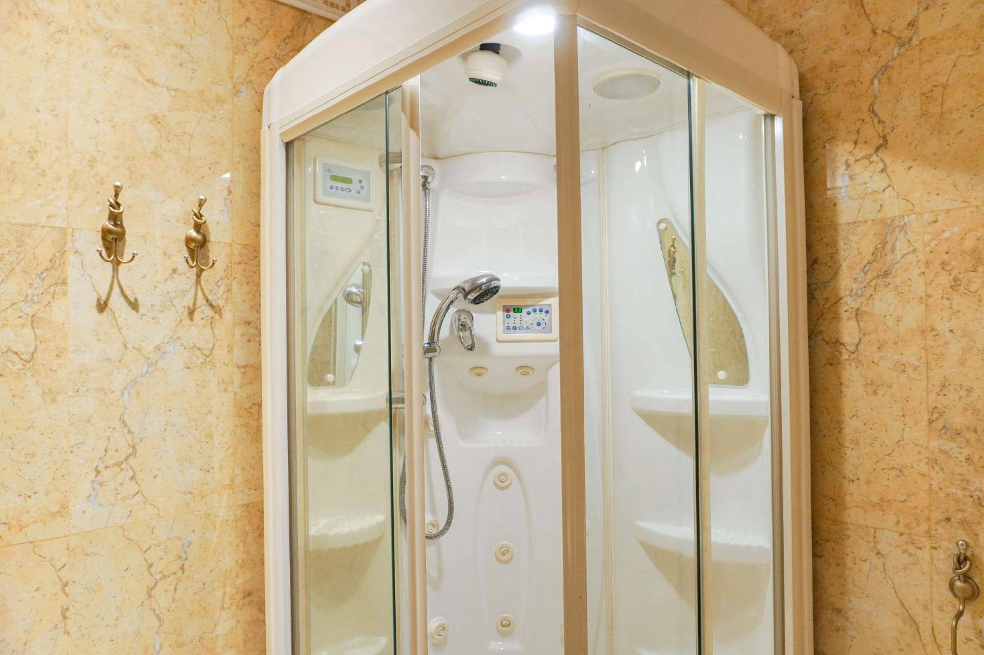 Luxurious And Strategic 4br Da Vinci By Travelio * Jakarta