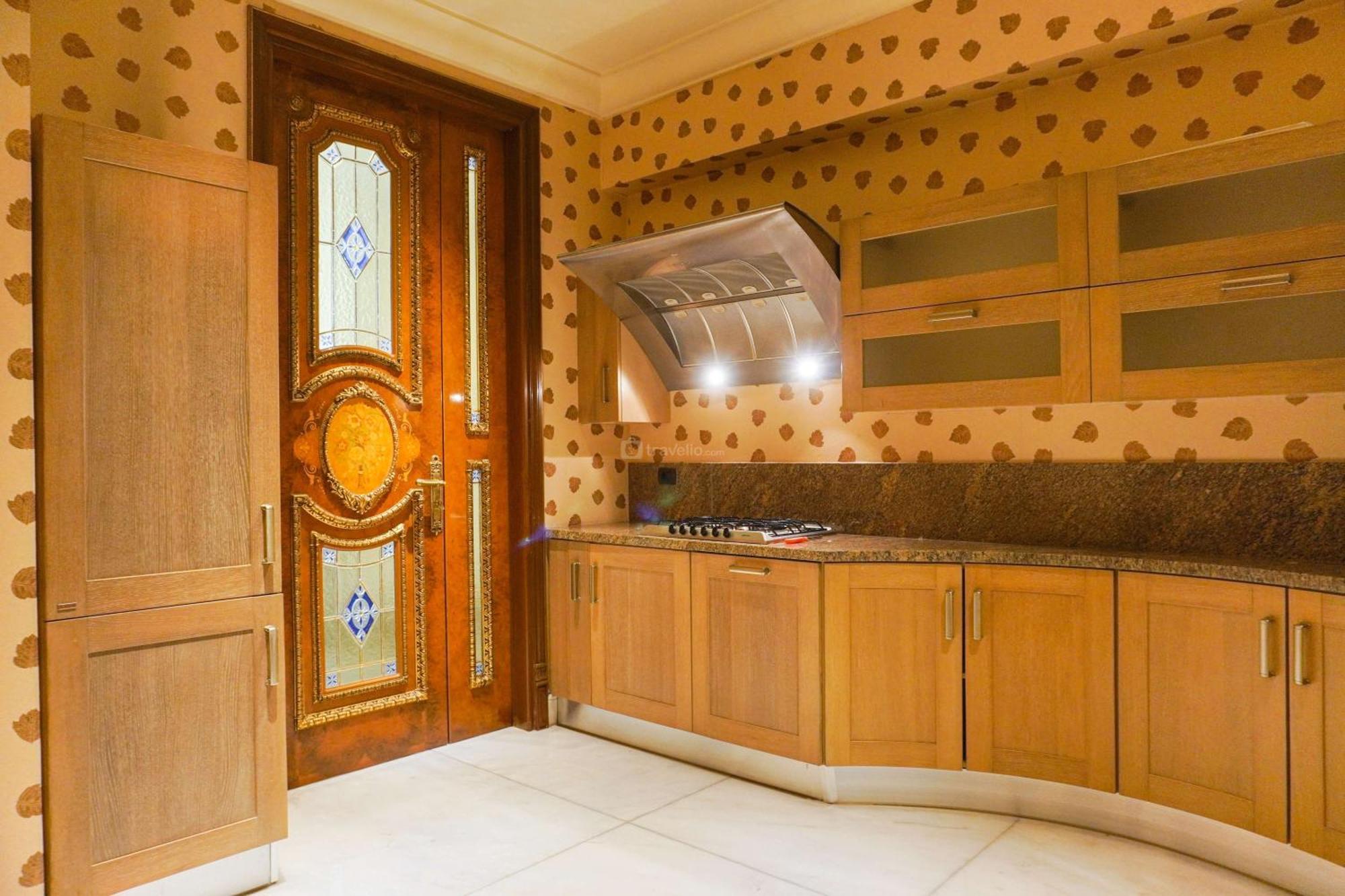 Luxurious And Strategic 4br Da Vinci By Travelio