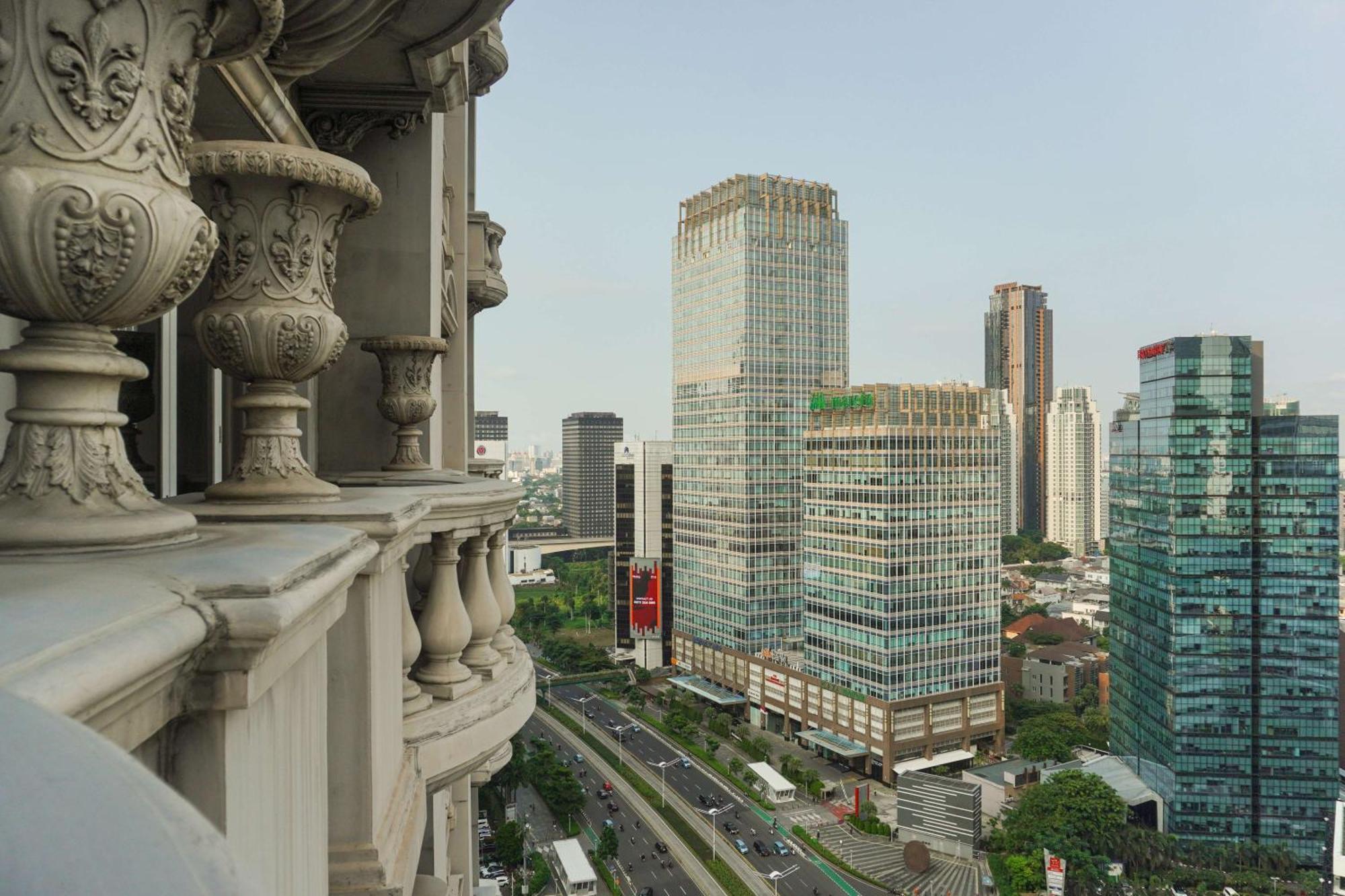 Luxurious And Strategic 4br Da Vinci By Travelio Jakarta
