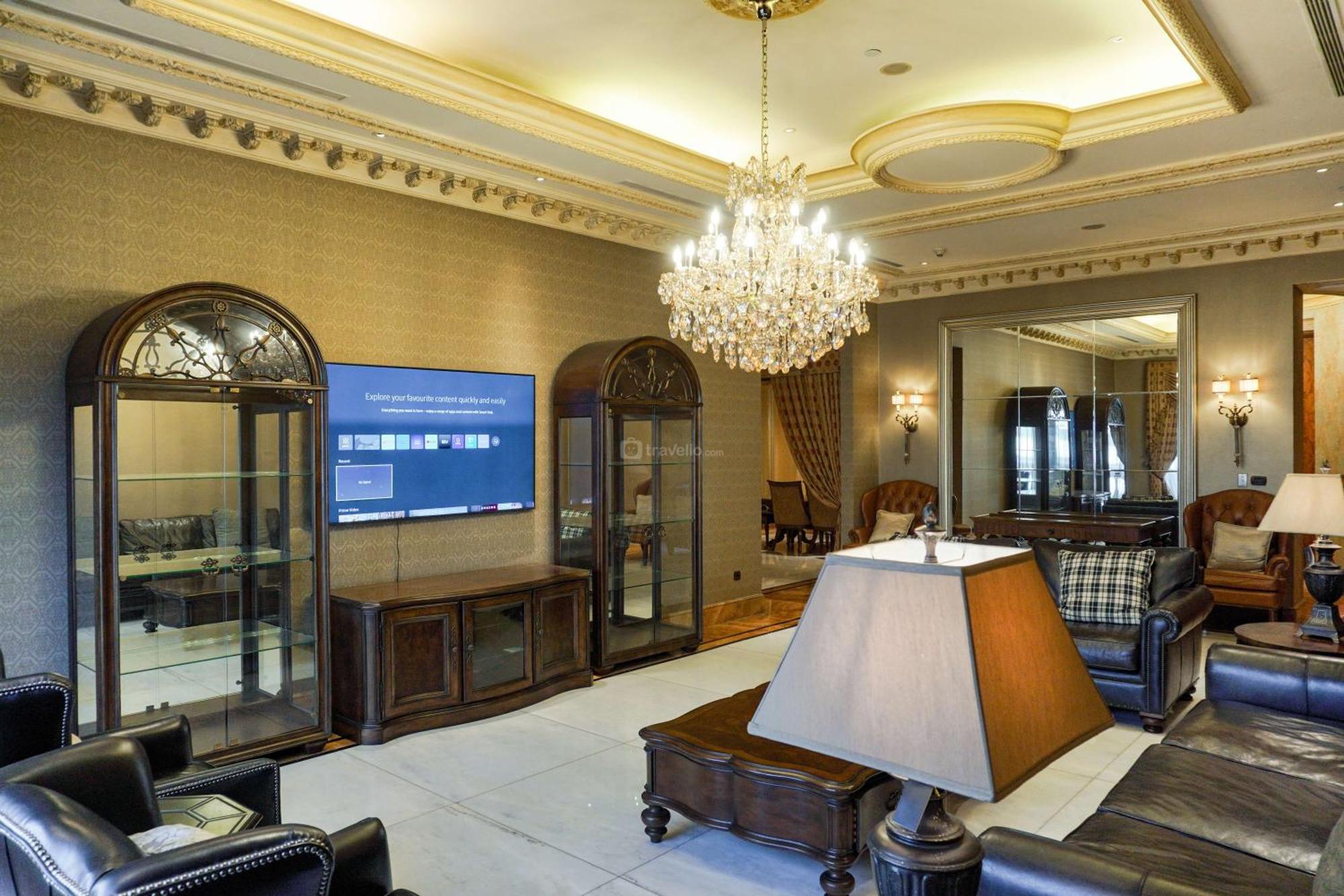 Luxurious And Strategic 4br Da Vinci By Travelio * Jakarta