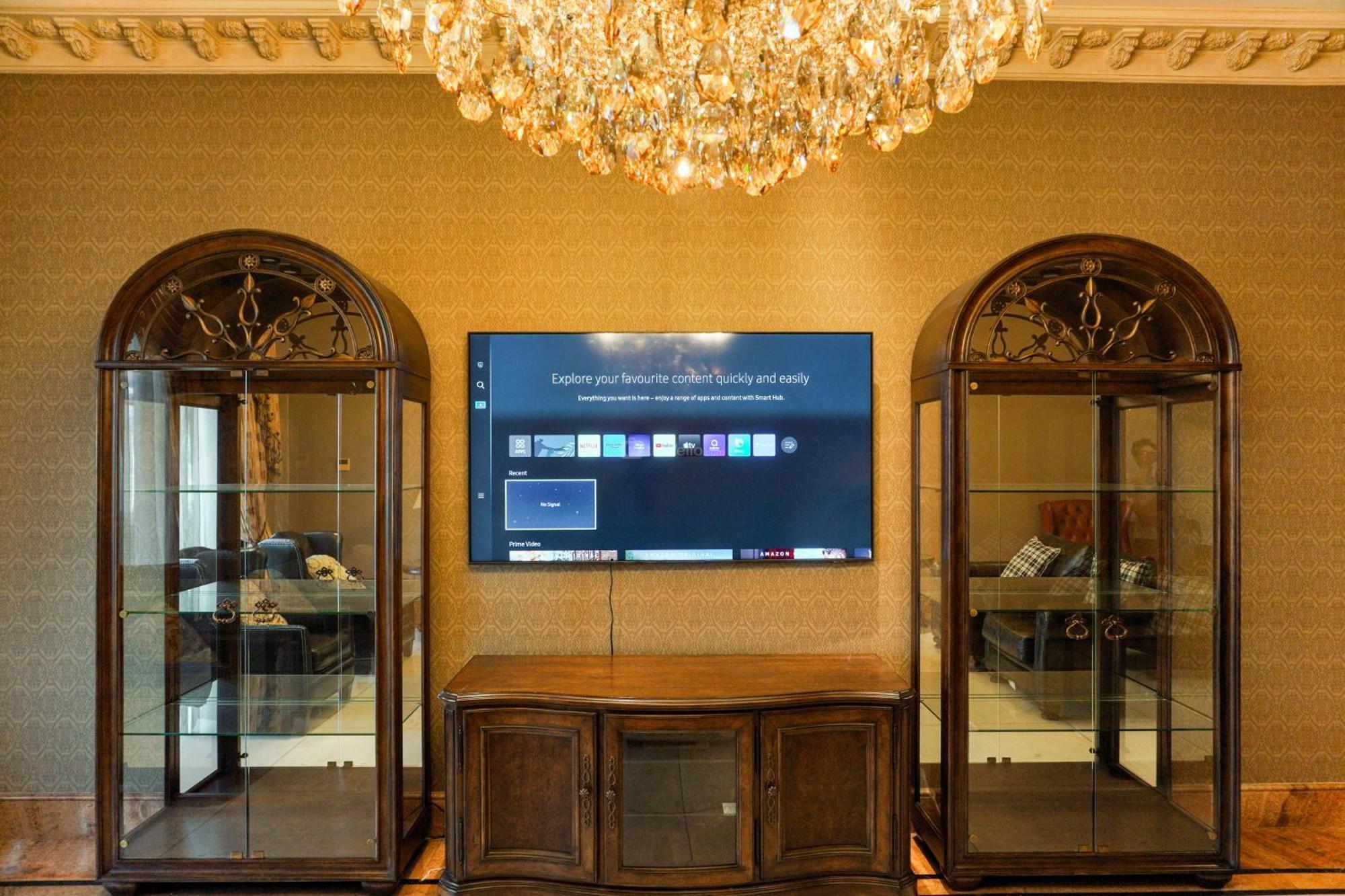 Luxurious And Strategic 4br Da Vinci By Travelio * Jakarta